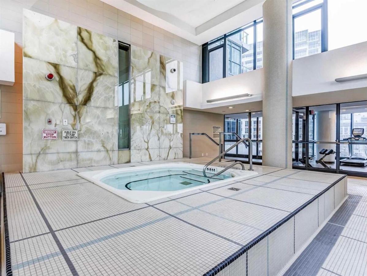 Downtown Toronto+Free Parking+Cn Tower View Apartamento Exterior foto
